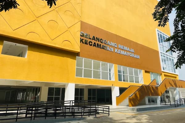 Angin Kencang Robohkan Atap GOR Serdang di Kemayoran, 11 Motor Tertimpa