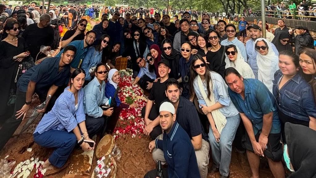 Lebih Dari Sekadar Warna: Makna Mendalam di Balik Nuansa Biru di Pemakaman Vidi Aldiano