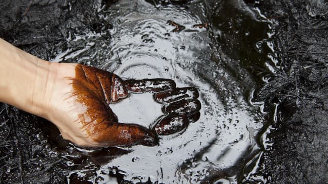 Ketika Harga Minyak Melonjak: Dampak Nyata yang Akan Kita Rasakan di Kehidupan Sehari-hari