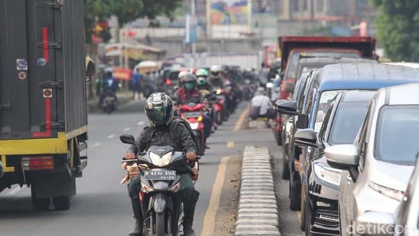 Ketika Motor Nekat Melawan Arus di Tol: Analisis Psikologi dan Risiko Nyata yang Jarang Dibahas