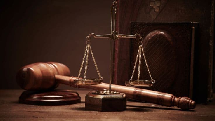 Ketika Hukum Berjalan di Atas Kecepatan Zaman: Menyiasati Tantangan Penegakan Hukum di Dunia Digital