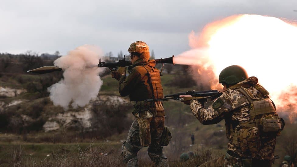 Ketika Pedang Menulis Ulang Peta Dunia: Bagaimana Konflik Bersenjata Membentuk Peradaban Modern