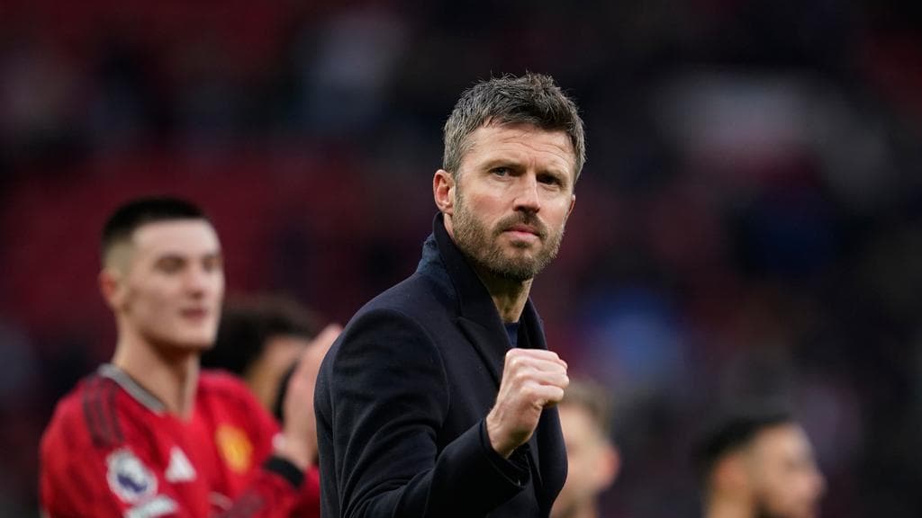 Mengapa Manchester United Berpikir Dua Kali Sebelum Menetapkan Carrick? Ini Analisis Lengkapnya