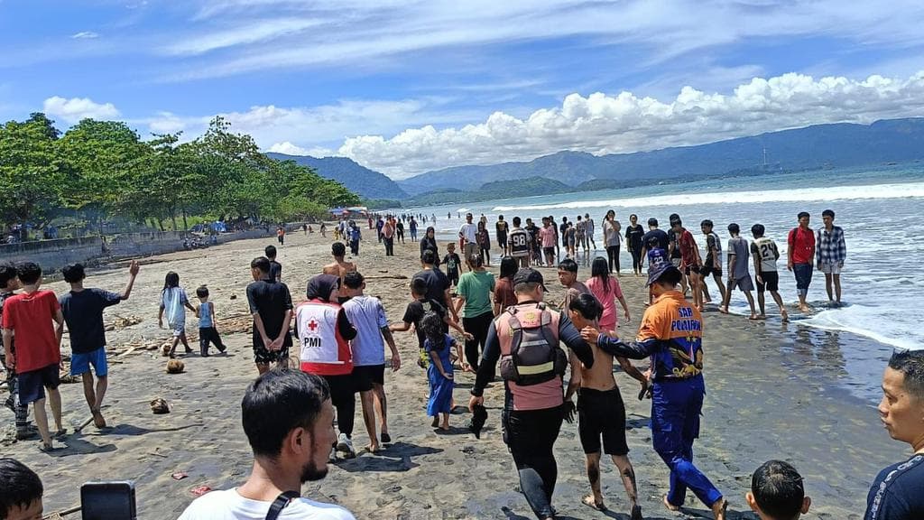 Hampir Tenggelam di Sukabumi: Kisah Nyata 3 Remaja yang Diselamatkan dari Arus Deras