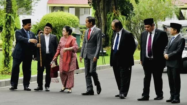 Di Balik Layar Demokrasi: Menakar Arah Baru Politik Indonesia di Bawah Kabinet Merah Putih