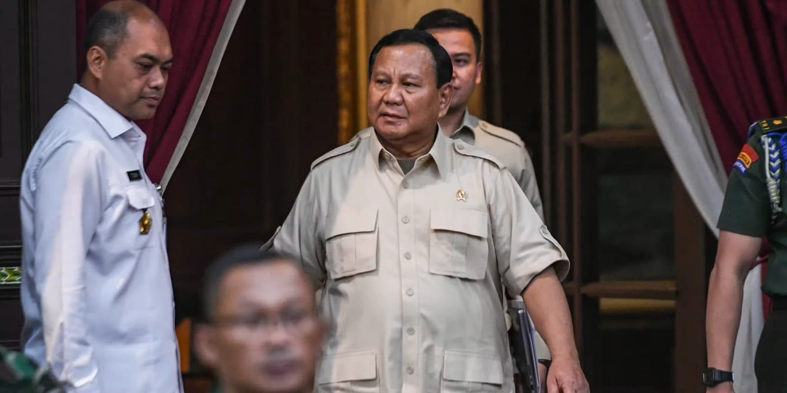 Panggung Demokrasi Tanpa Penonton: Menakar Kartel Politik di Negeri Ini