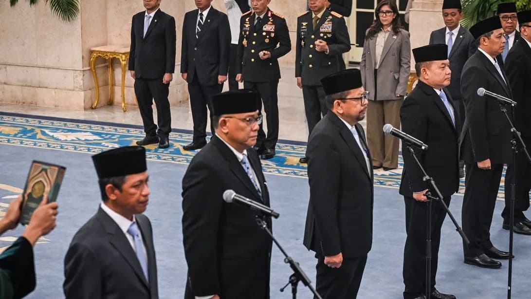 Enam Babak dalam Dua Tahun: Membaca Koreografi Kabinet Prabowo Lewat Lensa Seorang Penulis Skenario